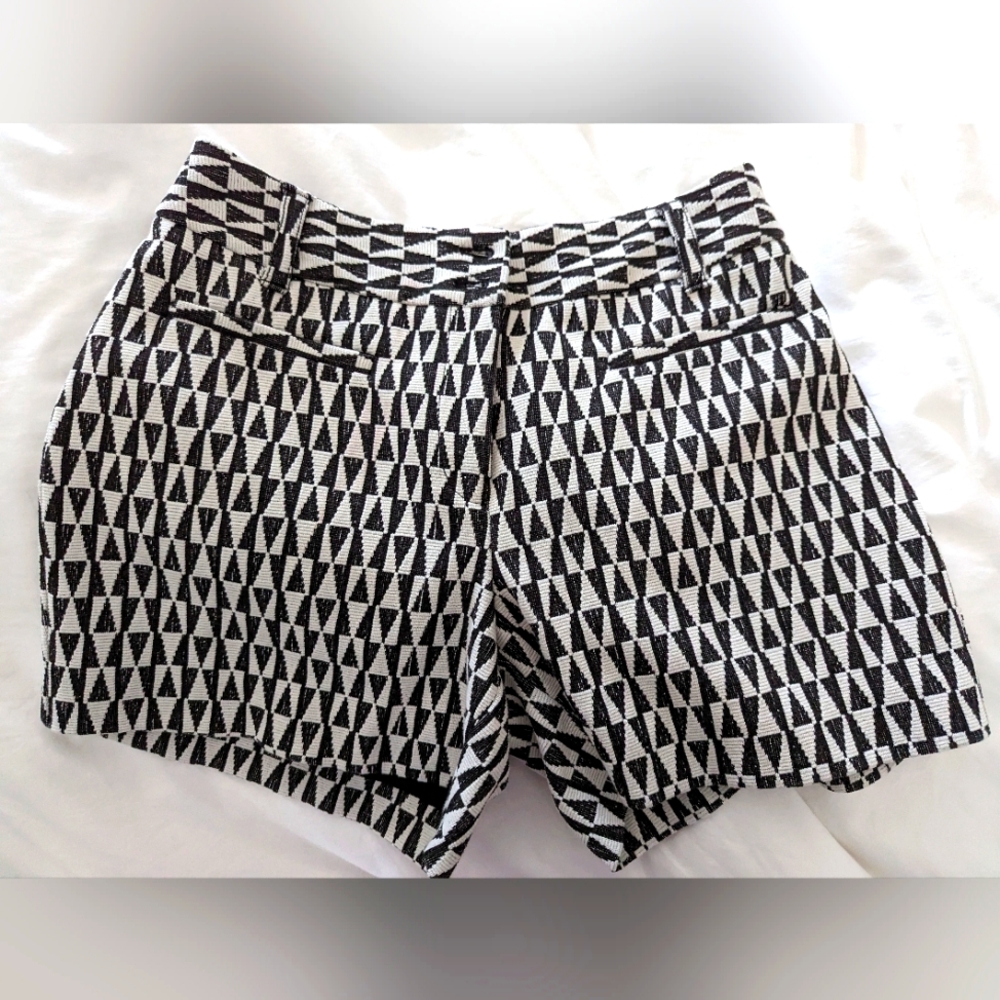 Anthropologie B&W patterned shorts - Picture 3 of 7